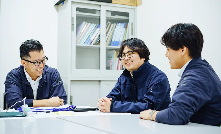 私自身、入社当初は設備の知識がほとんどありませんでした。それでも現場経験を重ねる中で、少しずつできることが増えてきました。

設備管理は学ぶことが多い仕事ですが、その分成長を実感できる仕事です。技術を身につけたい方は、ぜひ挑戦してみてください！