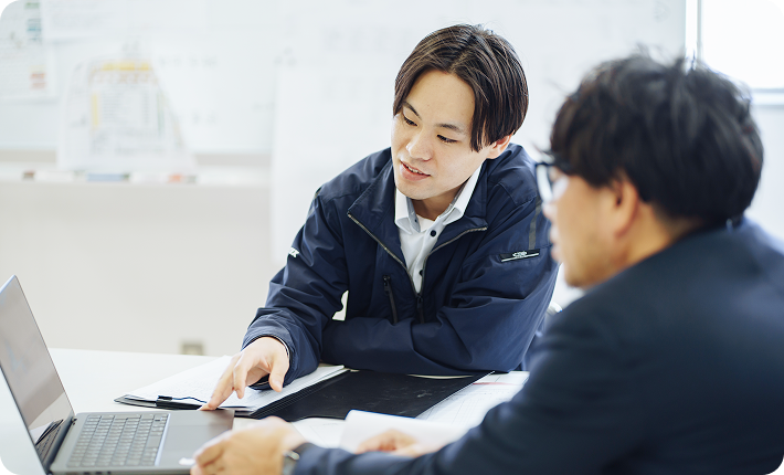前職は現場作業が中心で、休日出勤も多い環境でした。これからのキャリアを考えたとき、現場経験を活かしながら管理業務にも携わりたいという思いが強くなり転職を決意しました。

メンテックスは警備管理という新しい分野に挑戦できるだけでなく、休日もしっかり確保できるため、自分が目指していた働き方を実現できると感じました。