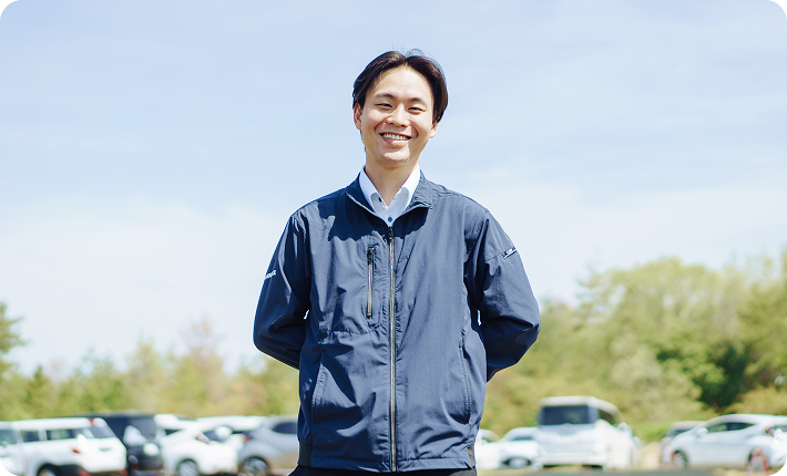 忙しい仕事ではありますが、収入と時間のバランスが取れている会社だと感じています。
土日休みや直行直帰制度、社用車貸与など働きやすい環境も整っているため、家族との時間を大切にしたい方にもおすすめです。

学生の方はもちろん、転職を考えている方もぜひチャレンジしてみてください！